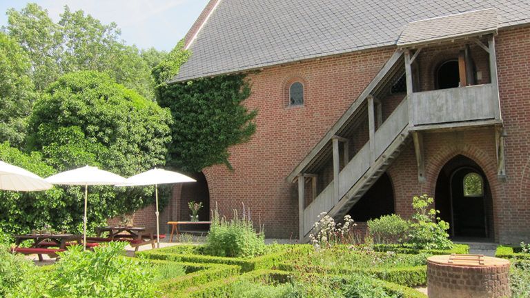 Een blik op het terras van feestlocatie Archeon in Alphen aan den Rijn.