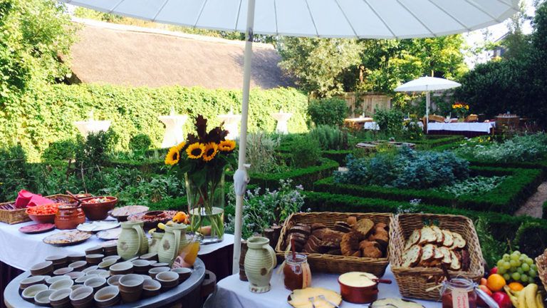 Lunchen met collega's bij feestlocatie Archeon in Alphen aan den Rijn.
