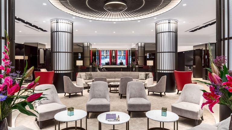De ontvangsthal van het Grand Hotel Krasnapolsky feestlocatie Amsterdam