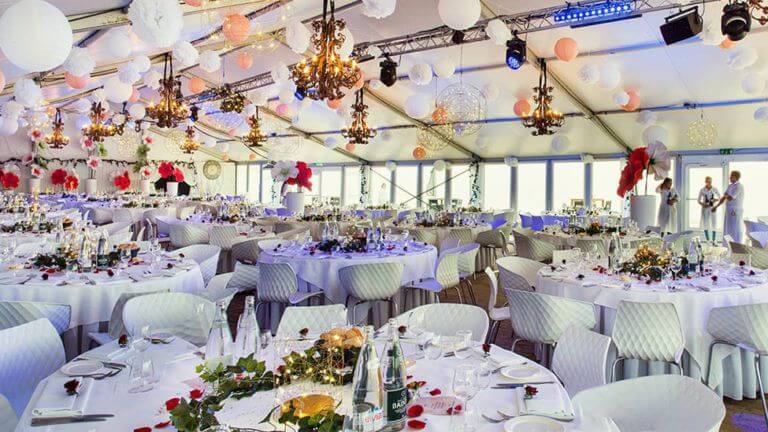 Sitdown diner bij beachclub O feestlocatie in Noordwijk aan Zee.
